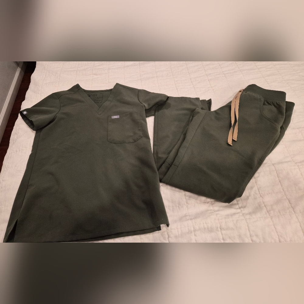 Figs Moss Green Scrub Top And Bottom